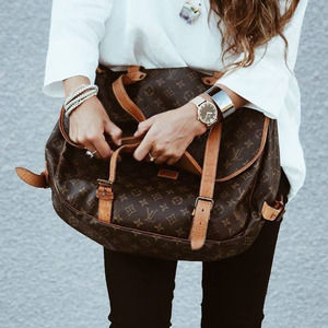 💎✨Authentic✨💎 LOUIS VUITTON Monogram Saumur 43 Shoulder Bag